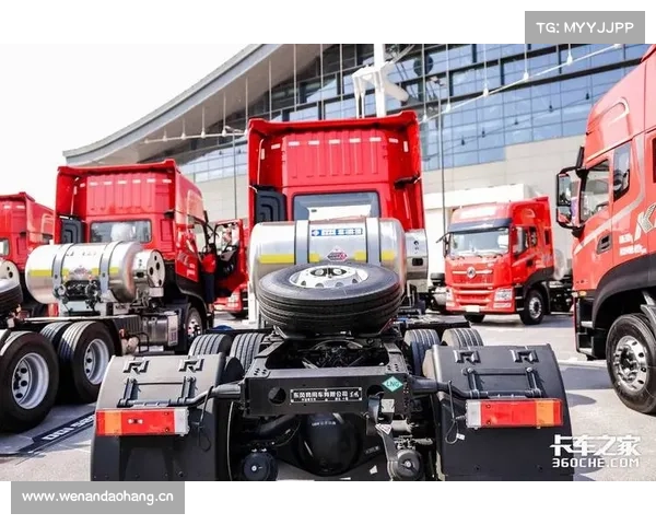 “屁股”有亮点 搭载龙擎发动机的东风天龙KL 8×4载货车